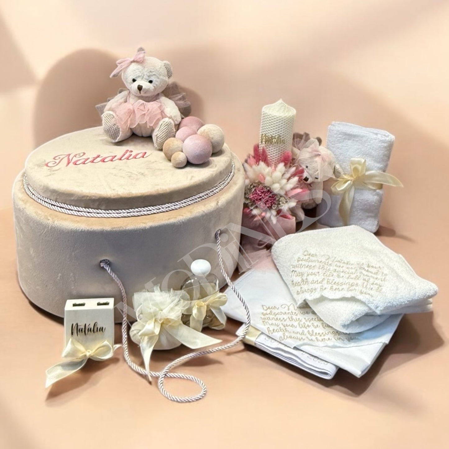 Cufar catifea, trusou personalizat si lumanarr din ceara naturala pentru botez fetite