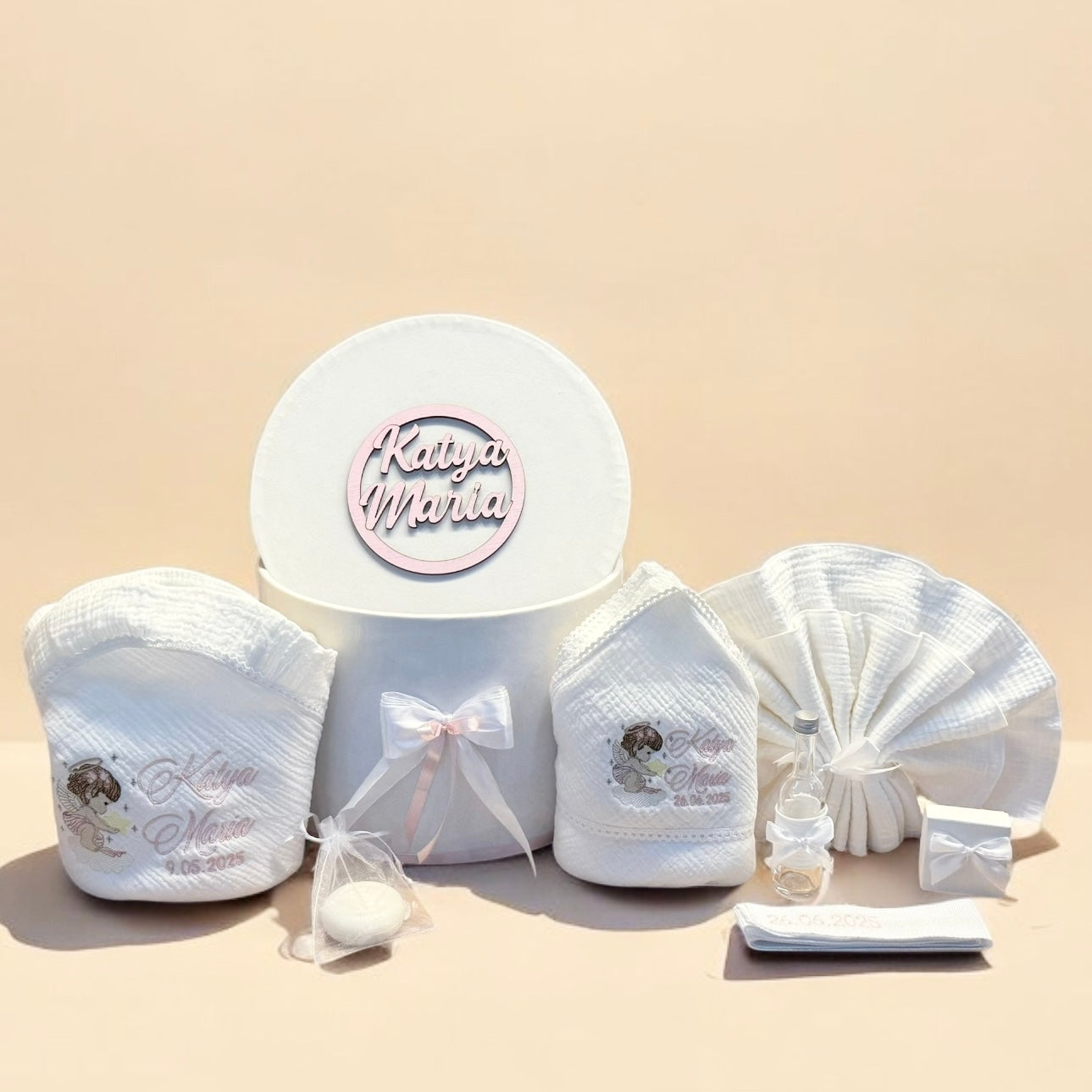 trusou botez fata
trusou botez personalizat
trusou complet botez
trusou botez cu cufar
set botez fetita
trusou elegant botez
trusou brodat nume fata
cufar catifea botez
cadou botez fetita
trusou alb botez