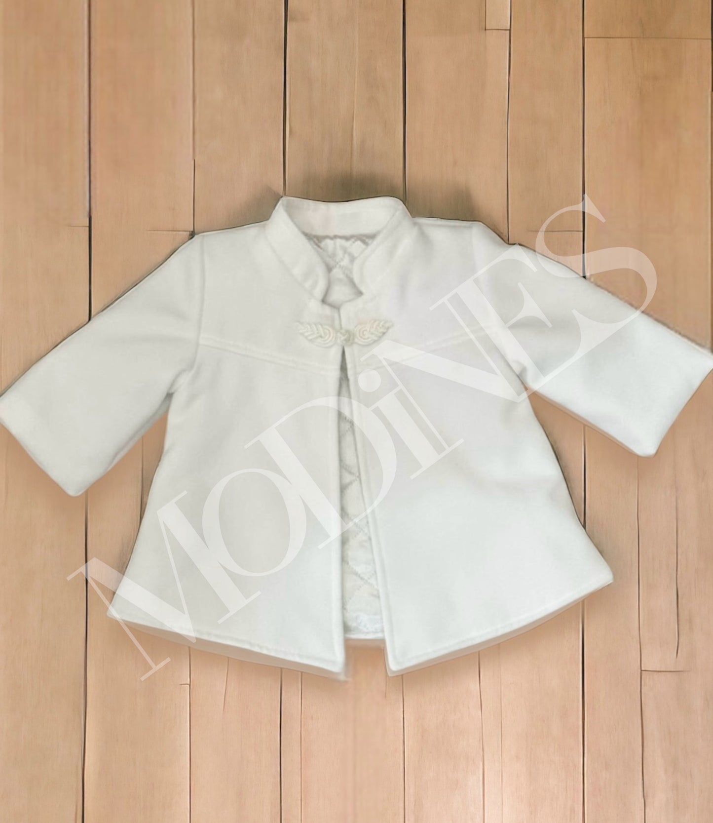 Paltonas fetite nou-nascut