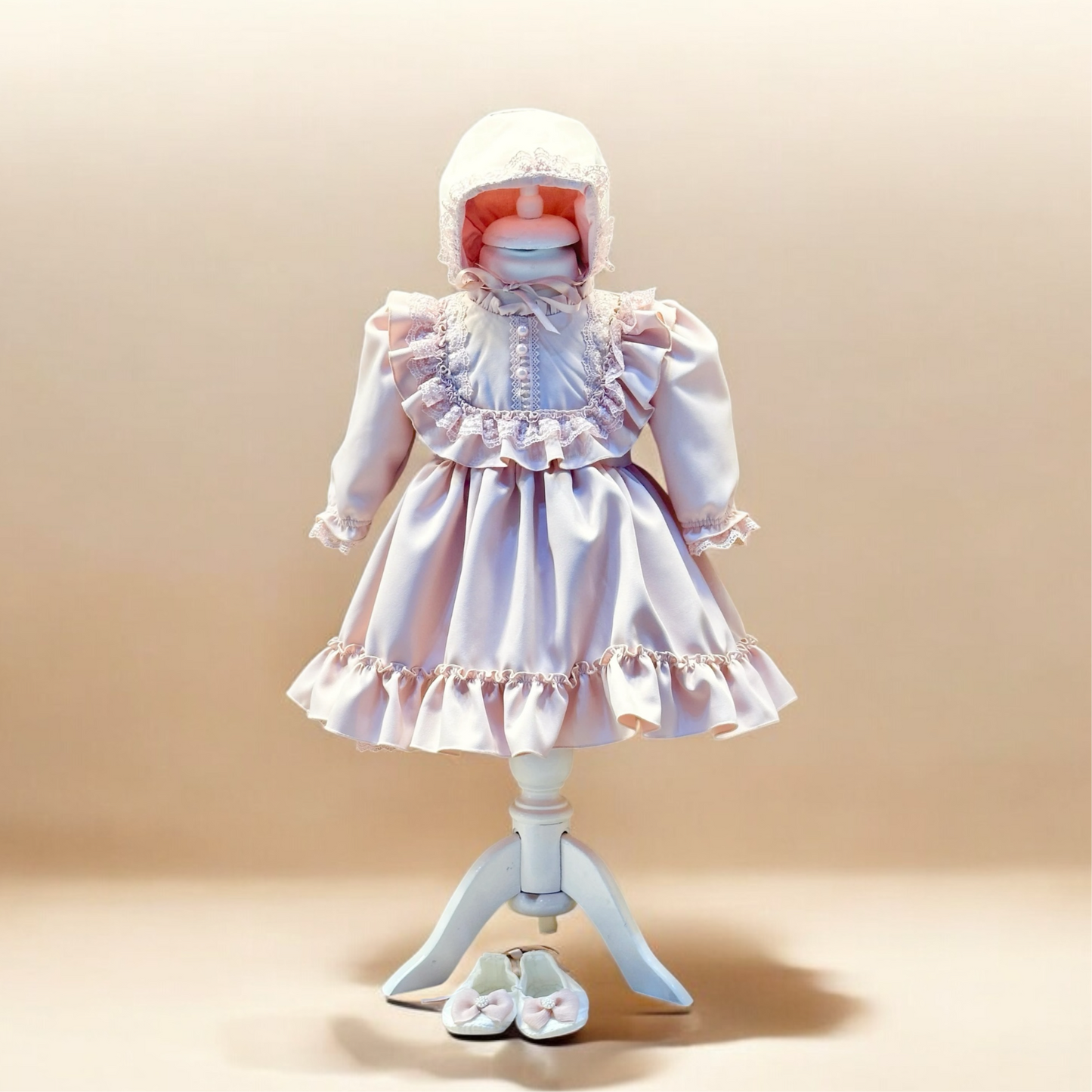 Rochita botez cu turban si papucei set fetite roz pudra