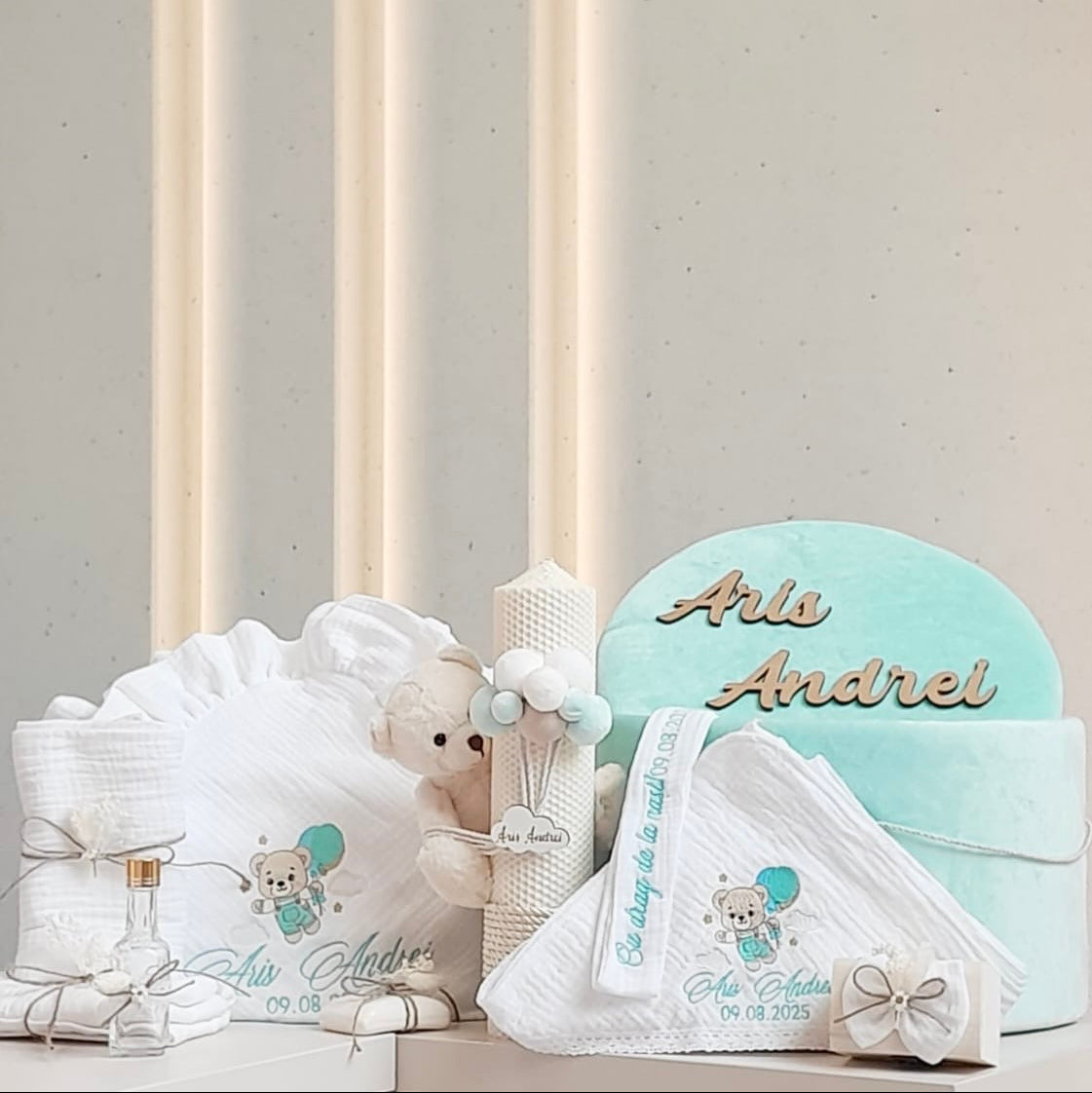 Cufar, lumanare si trusou botez personalizat Aris