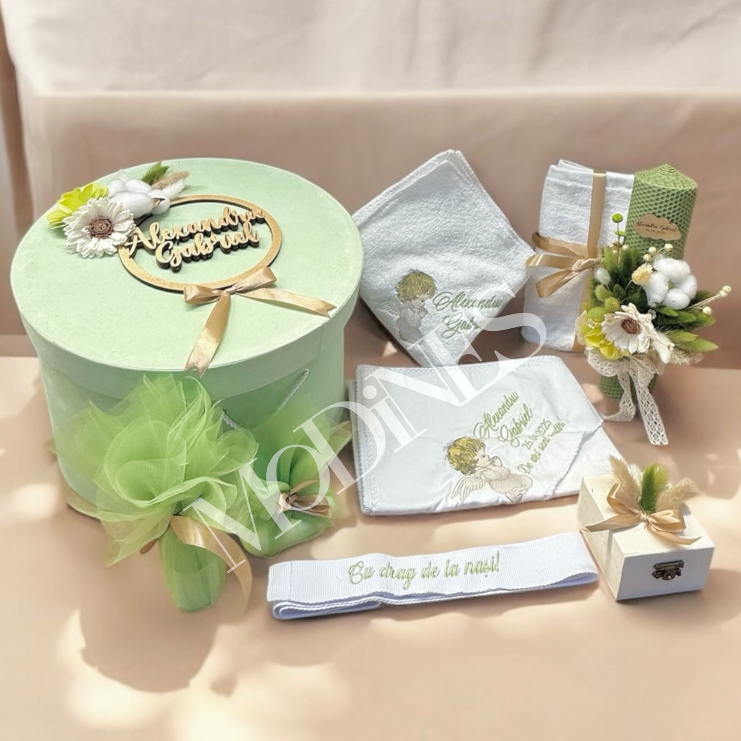 Cufar, trusou si lumanare,personalizate. Model potrivit pentru fetite si baietei verde