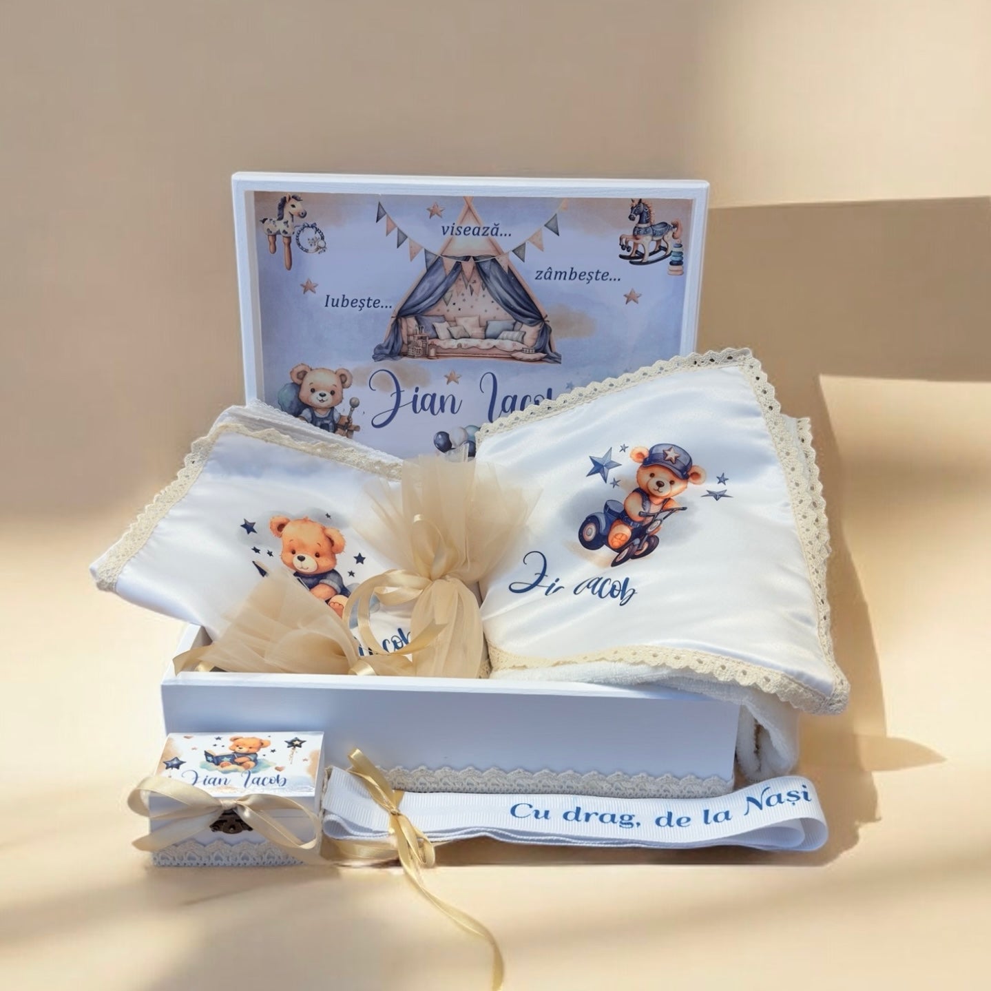 Cufar din lemn si trusou personalizat pentru botez