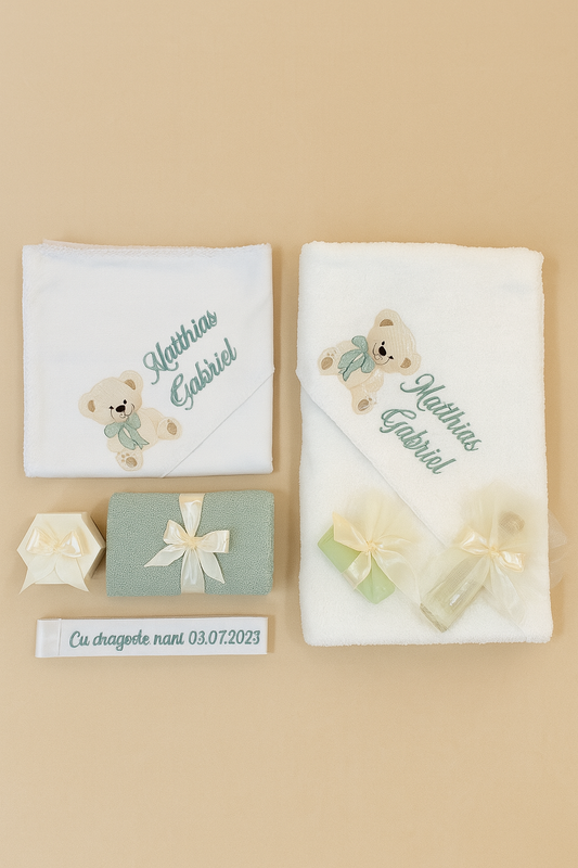 trusou botez băiat
	•	trusou personalizat brodat
	•	trusou ursuleț verde mentă
	•	set botez băieți elegant
	•	trusou complet cu nume