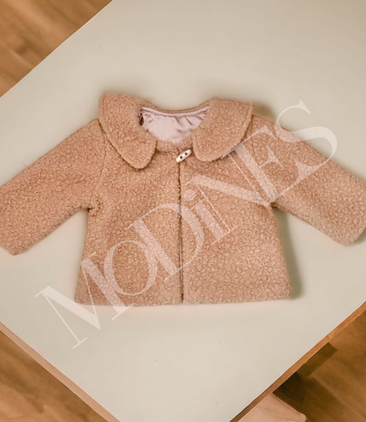 Blanita fetite nou-nascut