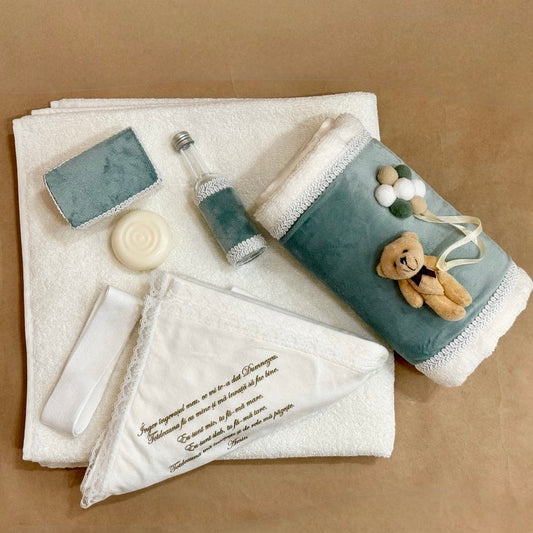 Trusou simplu accesorizat cu balonase si ursulet