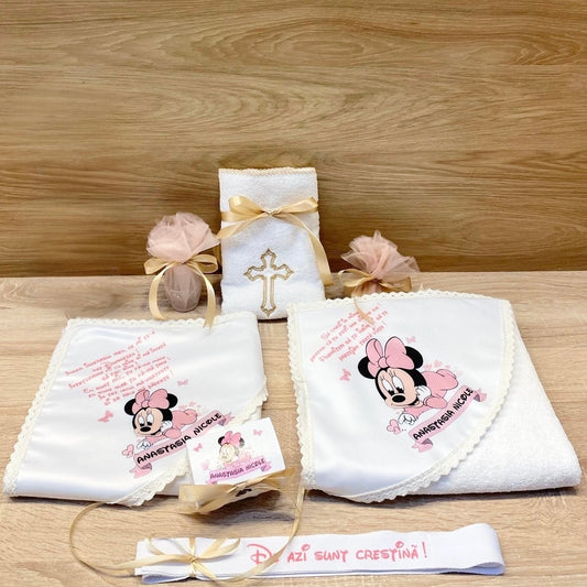 Trusou compus din 7 piese pentru fetita personalizat in tema minnie mouse